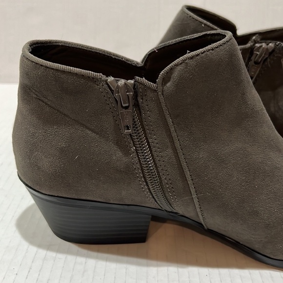 STYLE & CO Wileyy Gray Faux Suede Ankle Booties Women's size 10.5M - Picture 4 of 7